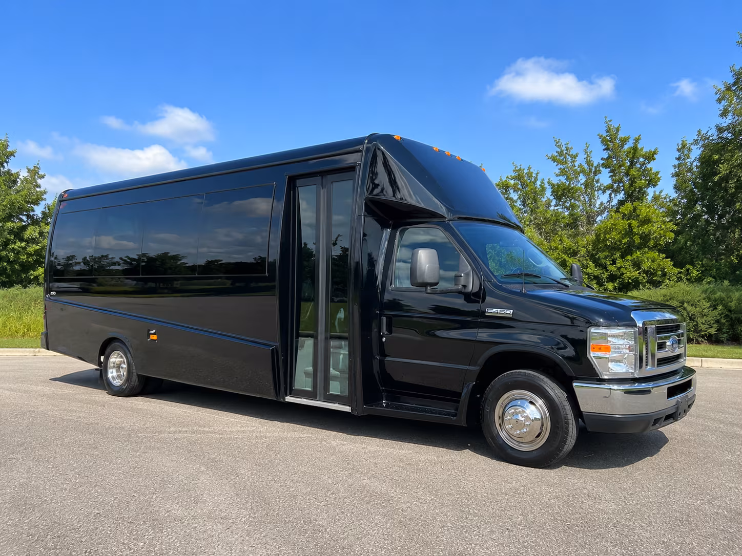book a bus for your next airport transfer 1
