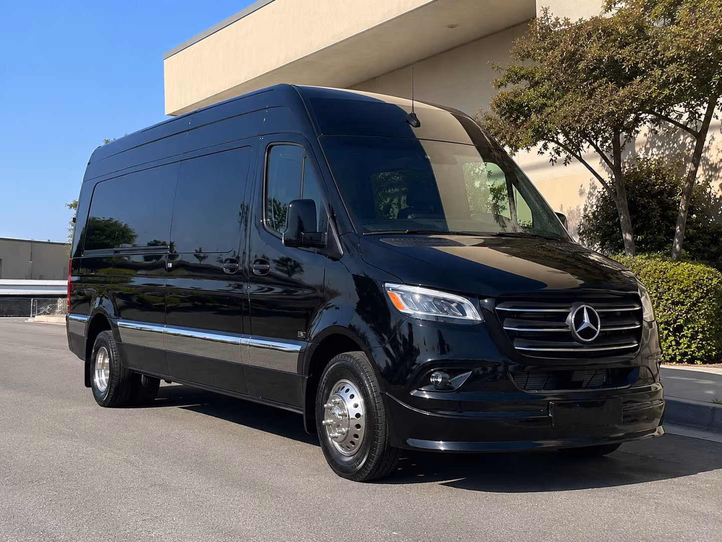 book a bus for your next prom 1
